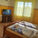 Upstairs 3-Room Apartment for 8 Persons with Terrace