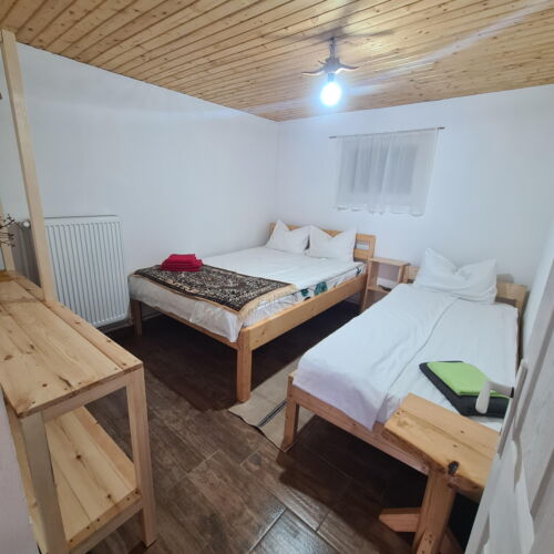 Cabană pentru 12 pers. (se inchirieaza doar integral)