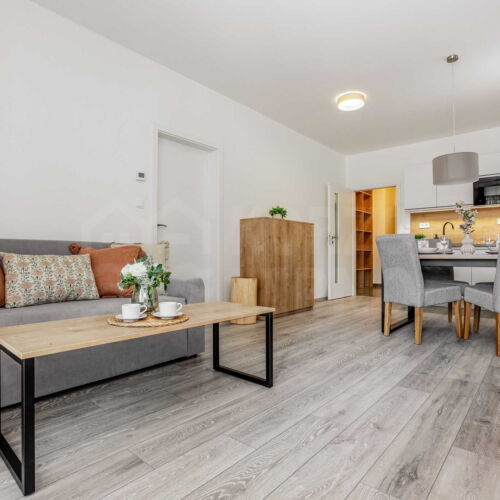 Apartman se sprchou s privátní koupelnou mimo apartmán pro 2 os. (s možností přistýlky)