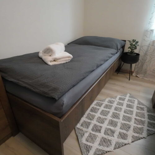 Pokój 5-osobowy z prysznicem z własną kuchnią (możliwa dostawka)