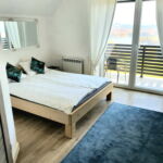 Pokoj s manželskou postelí s panoramou na poschodí