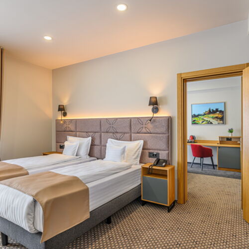 Camera cvadrupla family comunicantă