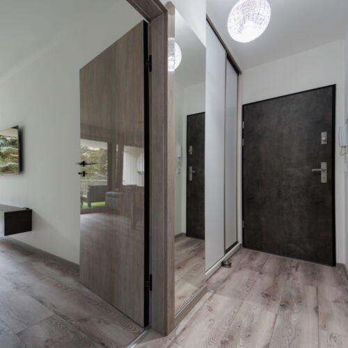 Upstairs Premium 2-Room Apartment for 5 Persons