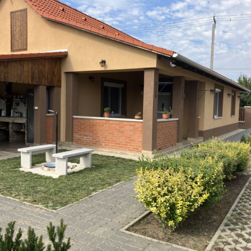 Földszintes teljes ház 10 fős nyaraló