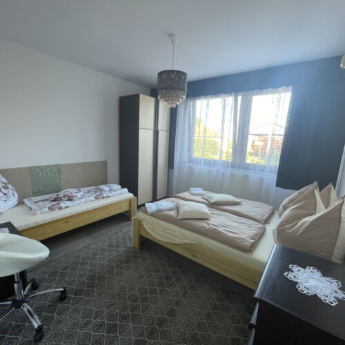 Whole House Apartment for 10 Persons with Garden