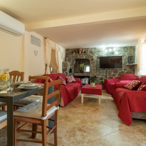 Vilă family întreaga unitate pentru 5 pers. (se inchirieaza doar integral)