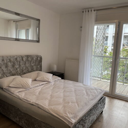 Apartament 6-osobowy z balkonem z widokiem na rzekę z 3 pomieszczeniami sypialnianymi