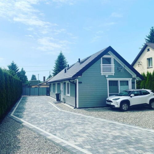 Camera tripla standard la parter