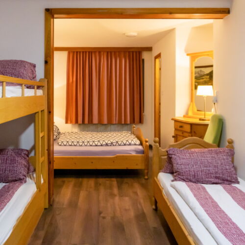 Pokój 5-osobowy na piętrze z widokiem na góry