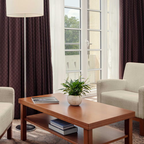 Camera dubla junior cu vedere spre parc