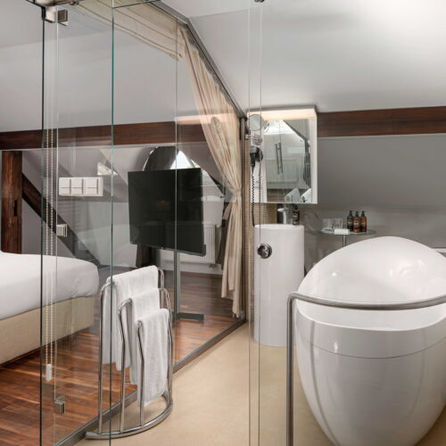 Camera dubla deluxe la mansardă