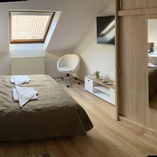 Apartament cu aer condiționat cu vedere spre oraș pentru 3 pers. (se inchirieaza doar integral)