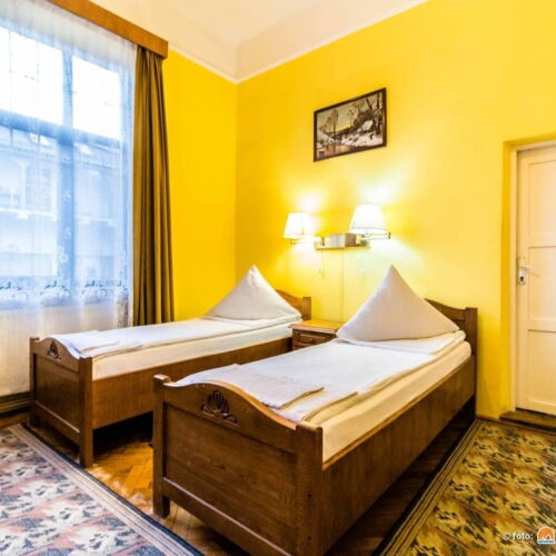 Camera  twin cu baie