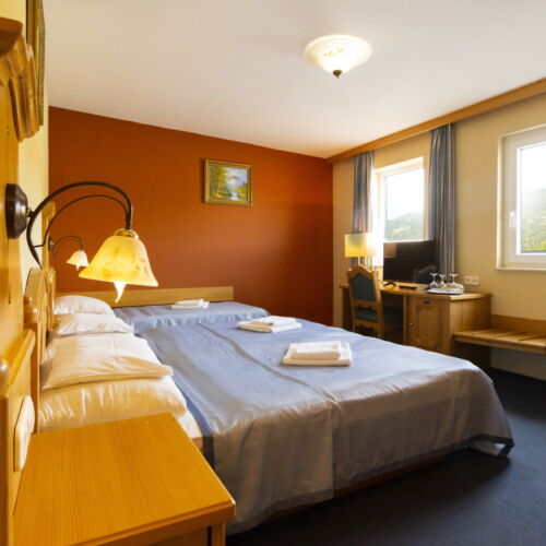 Familie Dreibettzimmer mit Aussicht auf die Burg