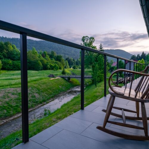 Apartament 4-osobowy z balkonem z 2 pomieszczeniami sypialnianymi A-20236-a