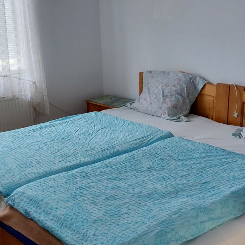 Camera dubla la parter cu baie