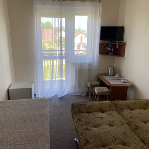 Camera tripla cu balcon