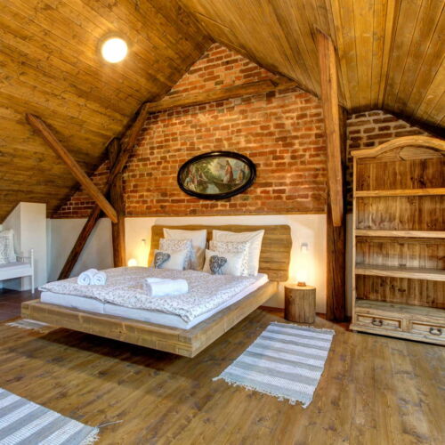 6 Person Room with Shower