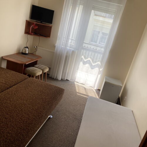 Camera tripla cu balcon