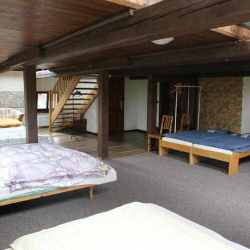 Rekreační dům (jako celek) se sprchou s privátní koupelnou mimo apartmán pro 12 os.