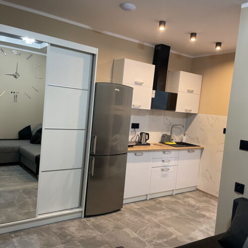 Apartament la parter cu aer condiționat cu 2 camere pentru 4 pers.