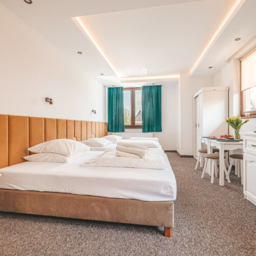 Apartament la etaj cu chicinetă proprie cu 1 camera pentru 4 pers.