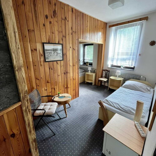 5 Person Room with Shower
