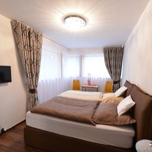 Pokoj tV s plochou obrazovkou pro 3 os. přízemní