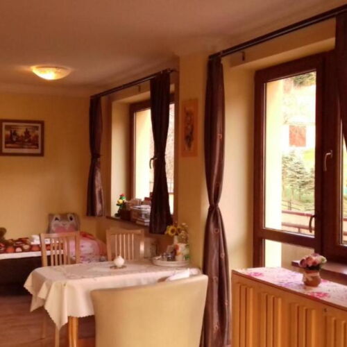 Camera cvadrupla cu balcon cu grup sanitar