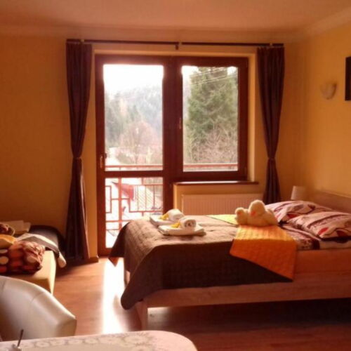 Camera dubla cu balcon cu grup sanitar