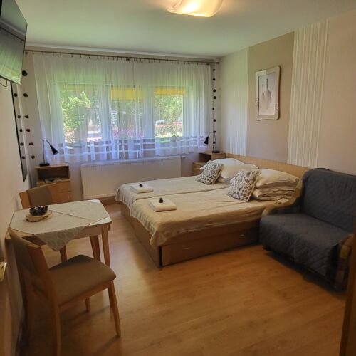 Apartament 4-osobowy z łazienką z 2 pomieszczeniami sypialnianymi (możliwa dostawka)