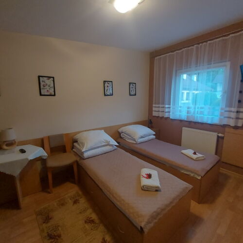 Apartament 3-osobowy z łazienką z 2 pomieszczeniami sypialnianymi