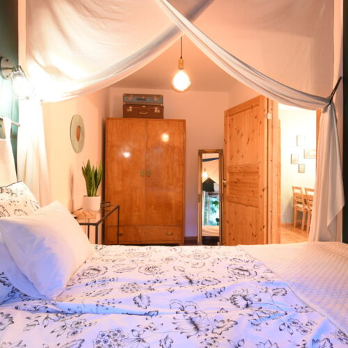 Apartament cu balcon cu aer condiționat cu 2 camere pentru 4 pers.