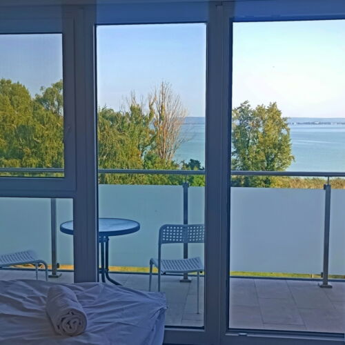 Apartament 8-osobowy na piętrze z widokiem na jezioro z 2 pomieszczeniami sypialnianymi