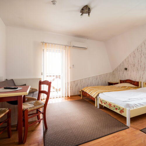 Camera twin cu balcon