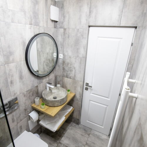 Apartament la etaj întreaga unitate cu 1 camera pentru 4 pers.