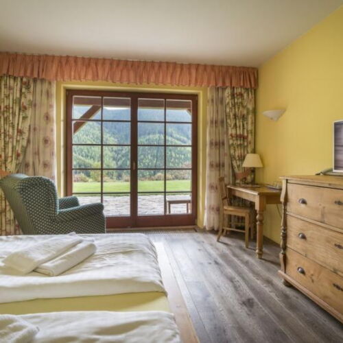 Camera dubla deluxe cu panoramă (se poate solicita pat suplimentar)