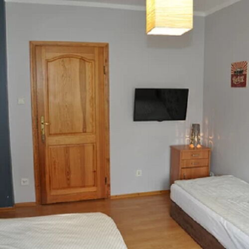 Camera tripla standard la etaj