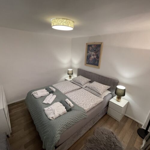 Casă de vară romantică la parter pentru 2 pers. (se inchirieaza doar integral) (se poate solicita pat suplimentar)