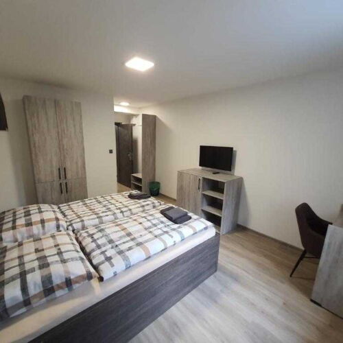 Dvoulůžkový pokoj s manželskou postelí