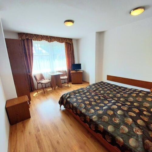 6 Person Room