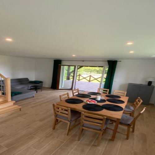 Casa de vacanță întreaga unitate cu vedere spre munte pentru 10 pers. (se inchirieaza doar integral)