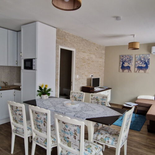 Casă de vară cu aer condiționat pentru 6 pers. (se inchirieaza doar integral)