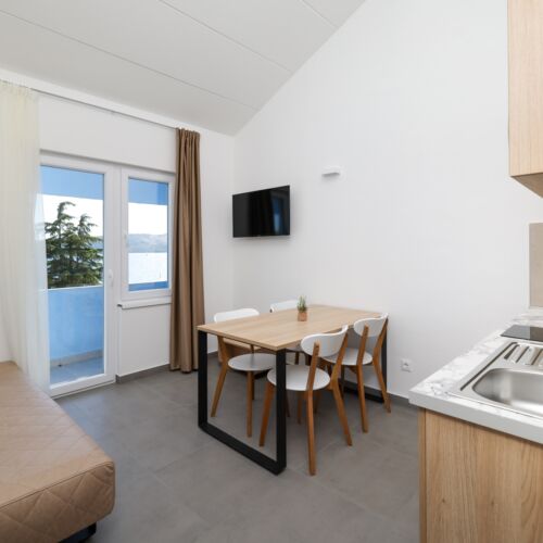 Superior Upstairs 2-Room Apartment for 4 Persons