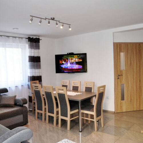 Casă de vacanță familial(ă) întreaga unitate pentru 13 pers. (se inchirieaza doar integral)