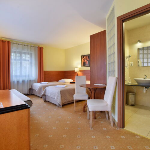 Triple Room ensuite with LCD/Plasma TV