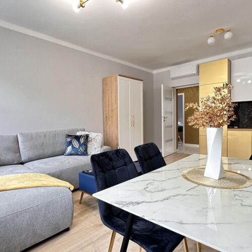 Apartament gold la etaj cu 3 camere pentru 6 pers.