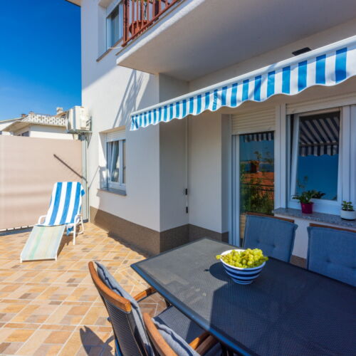 Sea View Upstairs 2-Room Apartment for 4 Persons