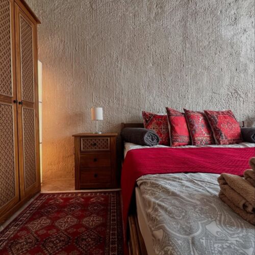 Camera dubla la parter cu vedere spre munte (se poate solicita pat suplimentar)