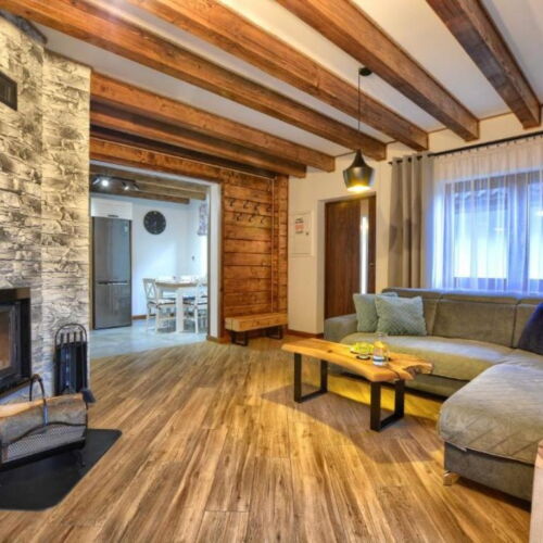 Casa de vacanță întreaga unitate cu vedere spre munte pentru 8 pers. (se inchirieaza doar integral)